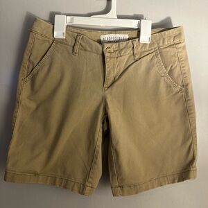 Aeropostale Bermuda twill short size 6